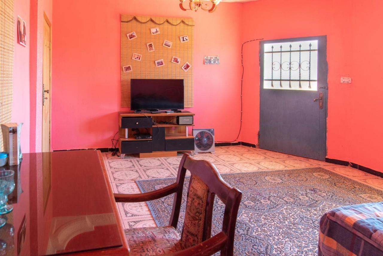 Bedouin Pink Ecohouse Bed & Breakfast Wadi Musa Exterior photo