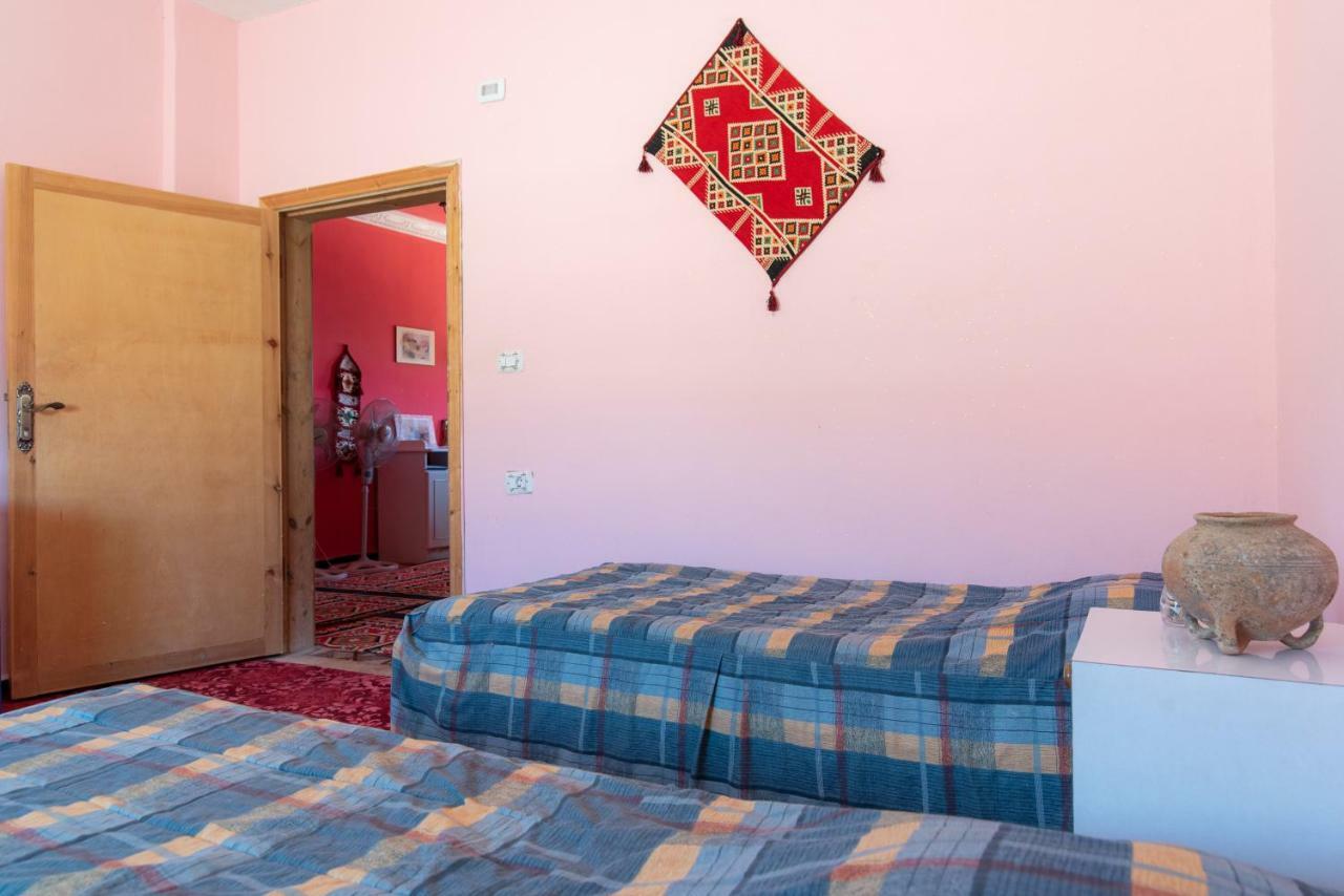 Bedouin Pink Ecohouse Bed & Breakfast Wadi Musa Exterior photo